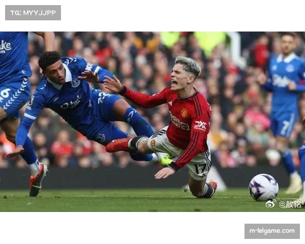 埃弗顿少一人作战，曼联围攻寻求扳平