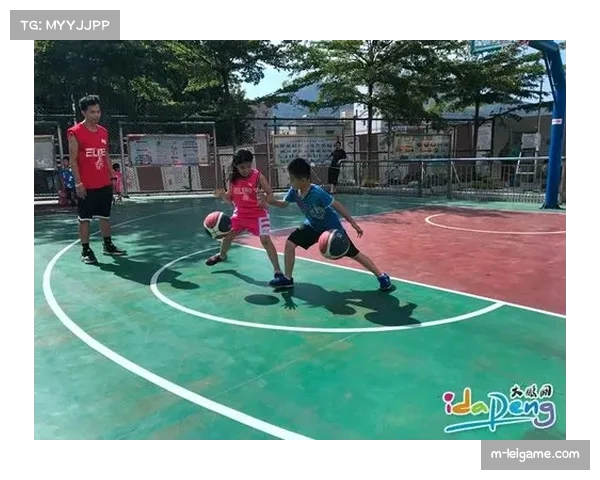 多支球队开展公益篮球训练营,推广篮球运动进社区 多支球队开展公益篮球训练营,推广篮球运动进社区