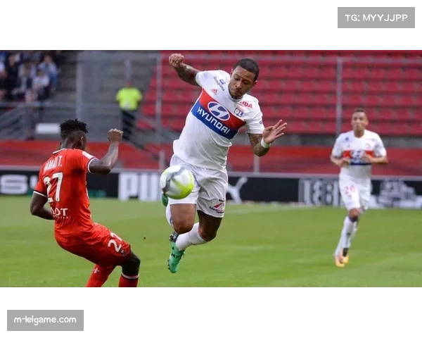 南特老将卡贝拉点射命中，冷静施射显经验